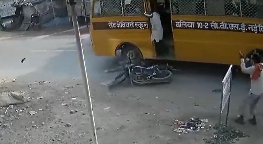 Arvind連人帶車被捲進車底,被前轆輾過。(X)