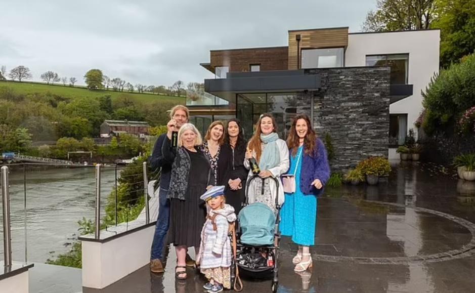 花250蚊抽中4400萬豪宅,英國婆婆放棄享受換錢比子孫。(網上圖片)