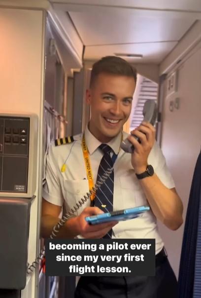 靚仔機師與空姐媽同機,廣播感謝養育之恩。(IG)