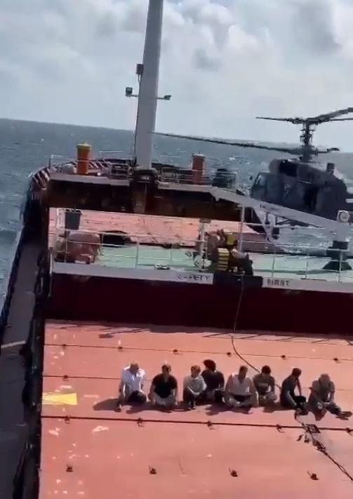 俄羅斯軍方其後利用一架Ka-29直升機,登上了該船檢查,其後准許貨船繼續航程。(X)