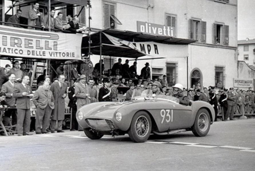 賽車本身是超稀有限量車款,其出賽戰績亦相當輝煌。(RM蘇富比網頁)