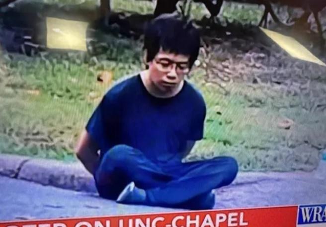 大批警員搜捕,最終在案發約個多小時後拘捕疑犯。(X)