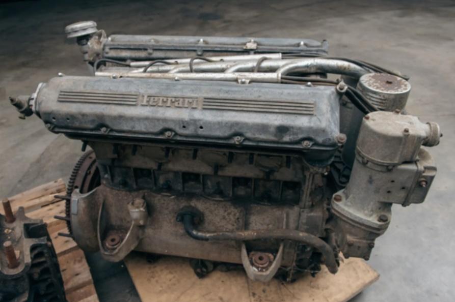 賽車本身是超稀有限量車款,其出賽戰績亦相當輝煌。(RM蘇富比網頁)