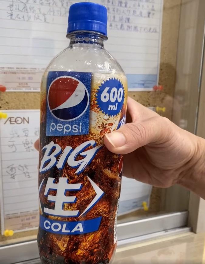 有顧客寫下「要飲日本生可樂,要發光」的要求,獲AEON店長回覆已訂購。(AEON fb截圖)