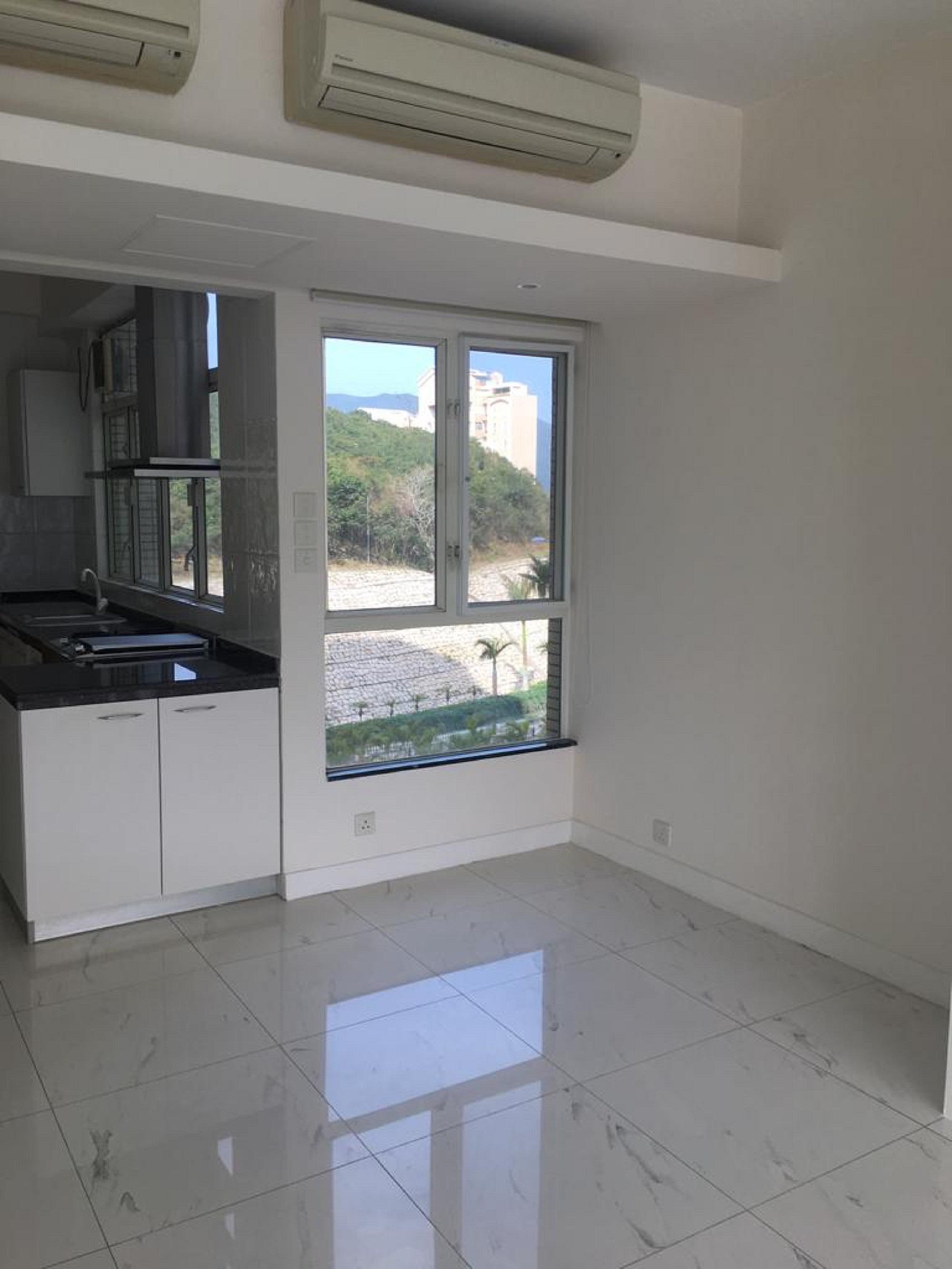 單位有不少窗戶,室內光線充裕。