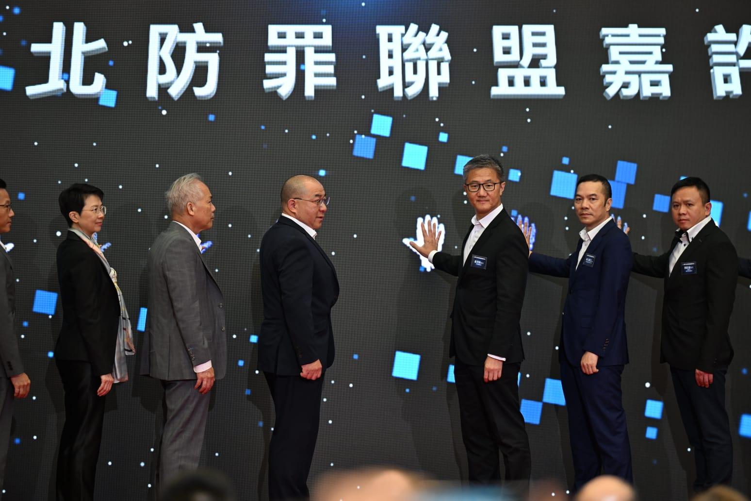 新界北總區今日(3日)舉辦「新界北防罪聯盟嘉許禮」,合共34間聯盟成員接受嘉許。(陳奕釗攝)