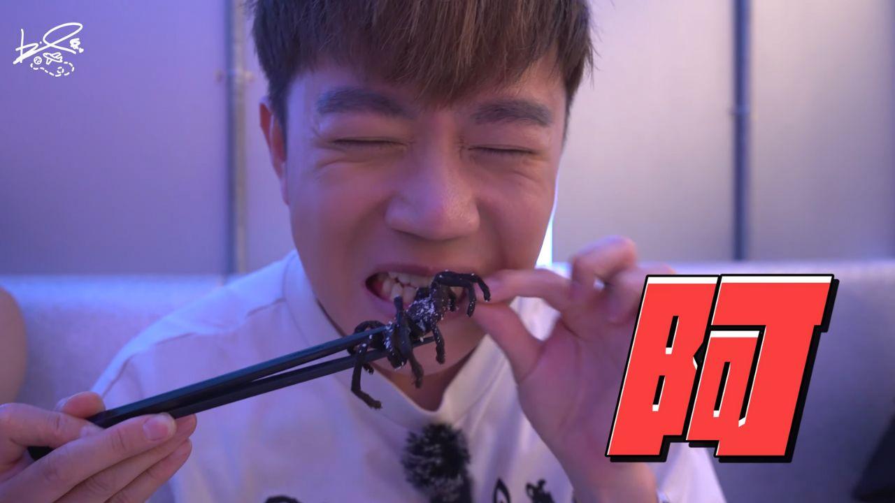 李岳與啦啦隊女神慈妹、廖廖好辣到日本旅行拍節目,想不到要生吞壁虎、蜘蛛。(李岳Youtube截圖)