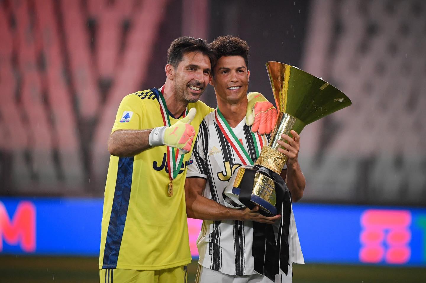 保方退休|保方曾與C朗拿度做隊友。(保方FB)