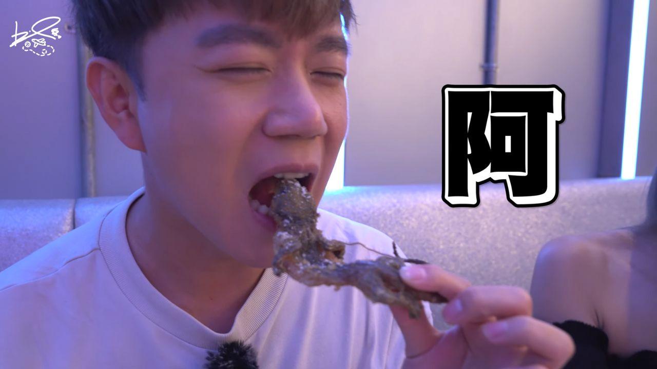 李岳與啦啦隊女神慈妹、廖廖好辣到日本旅行拍節目,想不到要生吞壁虎、蜘蛛。(李岳Youtube截圖)