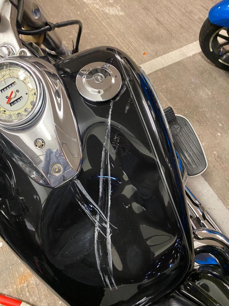 油塘高翔苑停車場3車被刮花 28歲非華裔男涉刑毀被捕