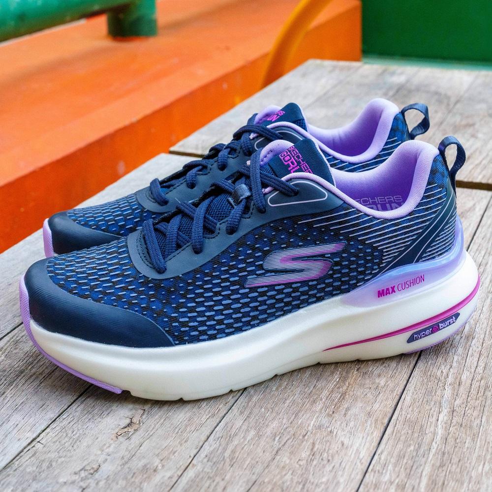 運動跑鞋│女裝 (129293/NVLV) 零售價:$1,099