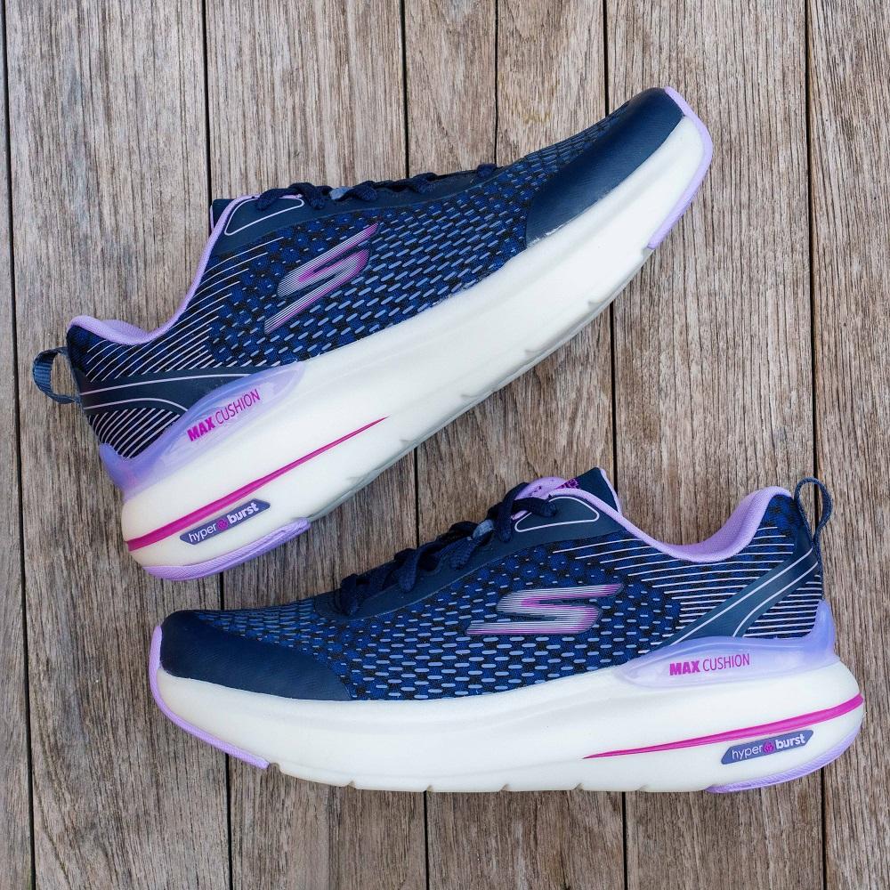 運動跑鞋│女裝 (129293/NVLV) 零售價:$1,099