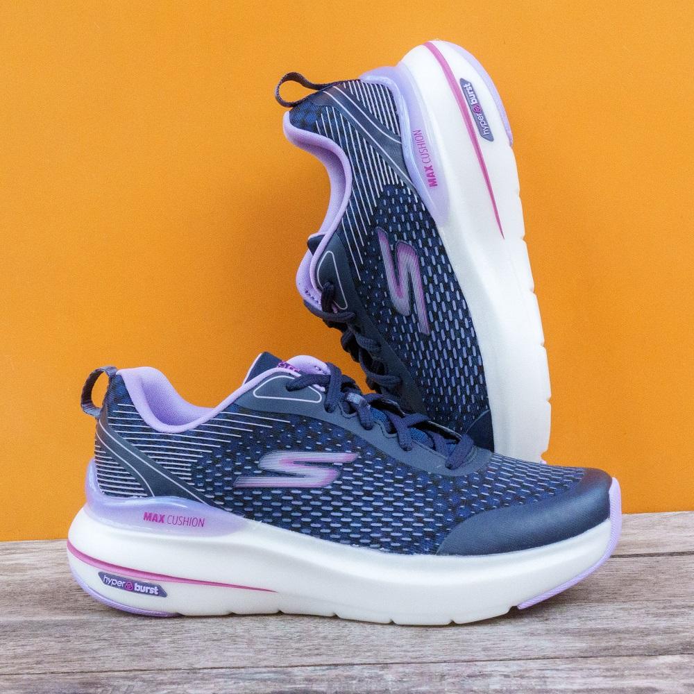 運動跑鞋│女裝 (129293/NVLV) 零售價:$1,099