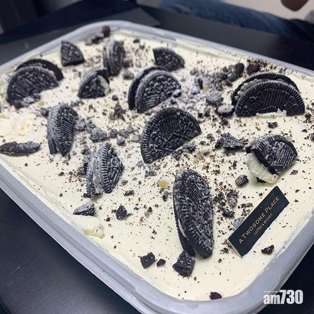 甜品食譜|Oreo Icebox蛋糕成品與韓國一家連鎖咖啡店的暢銷蛋糕一樣,同樣放在方形的容器裡,而且味道相似。