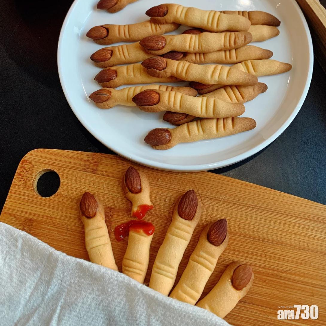 萬聖節食譜|女巫手指餅加上士多啤梨果醬就像切斷的手指。