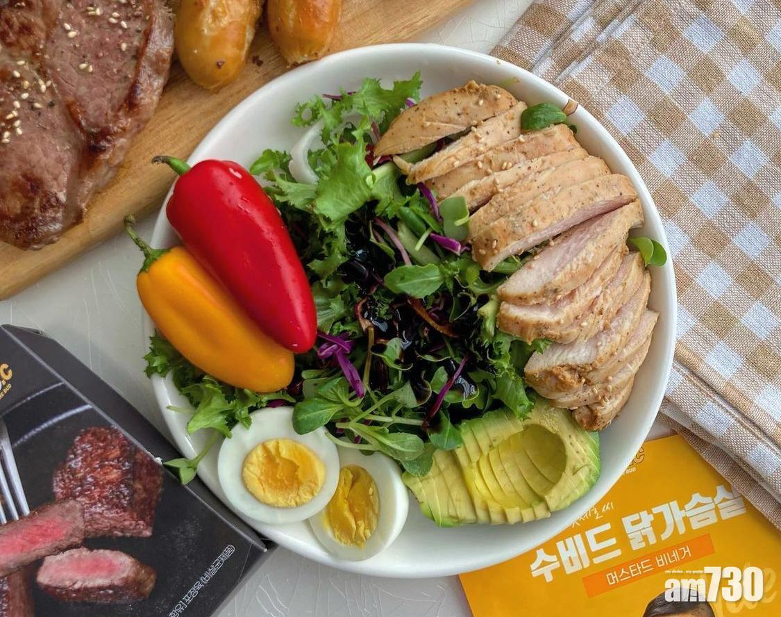 雞胸肉食譜|煎好後的雞胸肉可以配上各種健康食材一起食用。