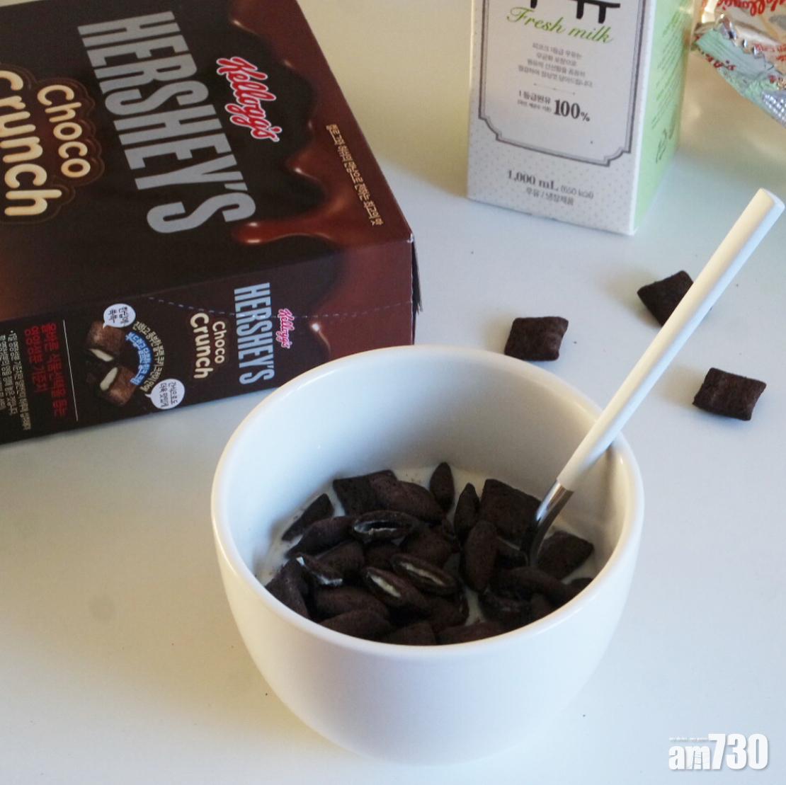 早餐食譜|粟米片中夾入牛奶內餡。