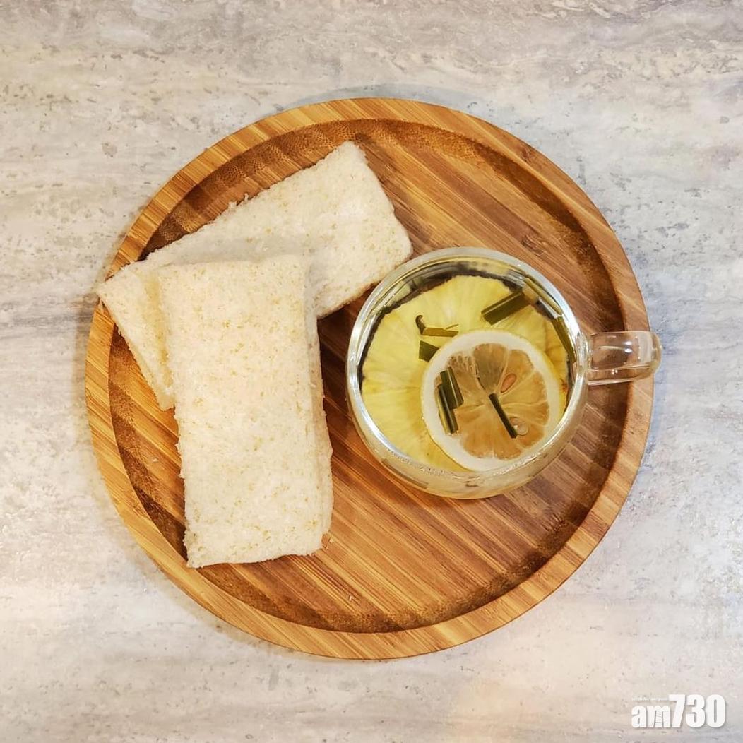 氣炸鍋食譜|香脆蘋果乾可以和檸檬一起泡水或茶飲用。