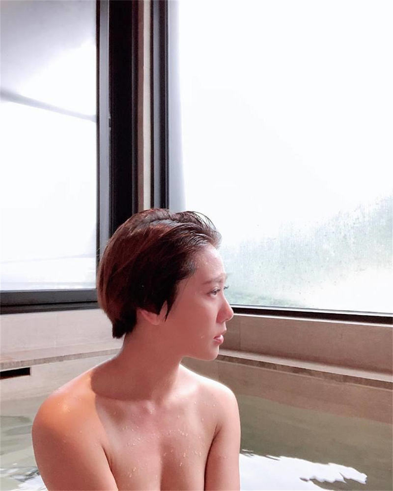 大牙自言EQ高,懂得冷靜處理事情。