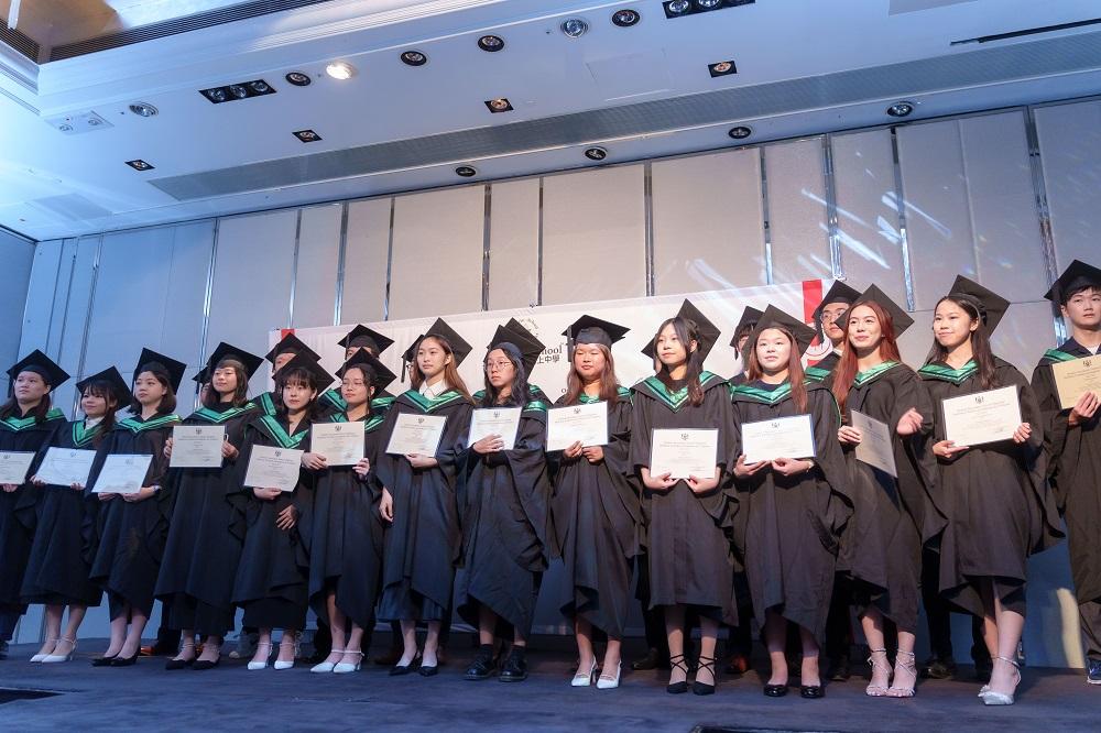 海外升學│加拿大安省網上中學(Ontario eSchool)的課程全以網上授課形式進行,學生備考DSE時同時也可以報讀,完成課程後不但能以本地生身份報讀加拿大安省大學,可以申請英國、美國、澳洲等國家的大學,為志在海外升學的學生提供更多升學選擇。