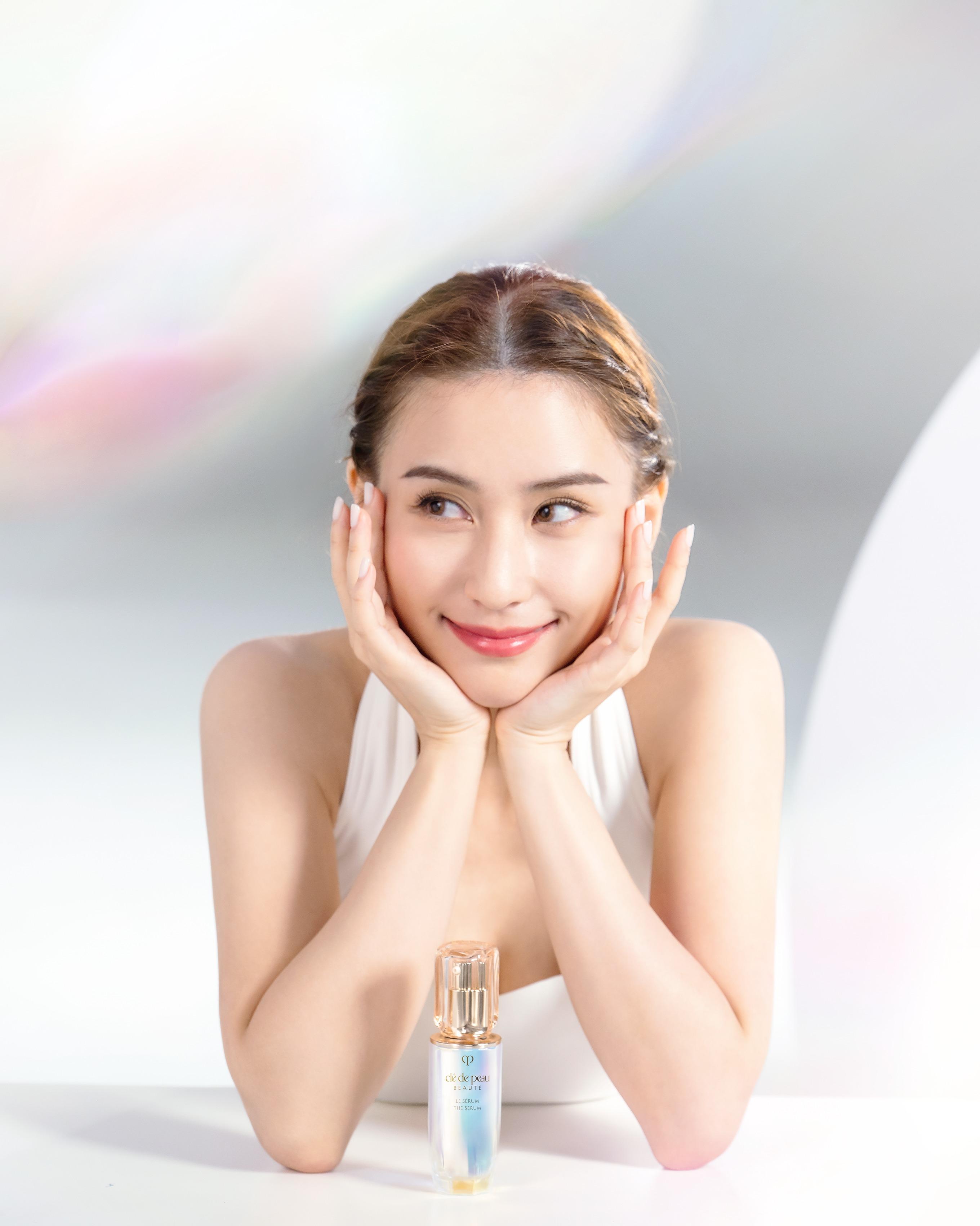 超蓮早前接受Clé De Peau Beauté邀請,拍攝殿堂級LE SÉRUM 煥活細胞精華宣傳企劃。