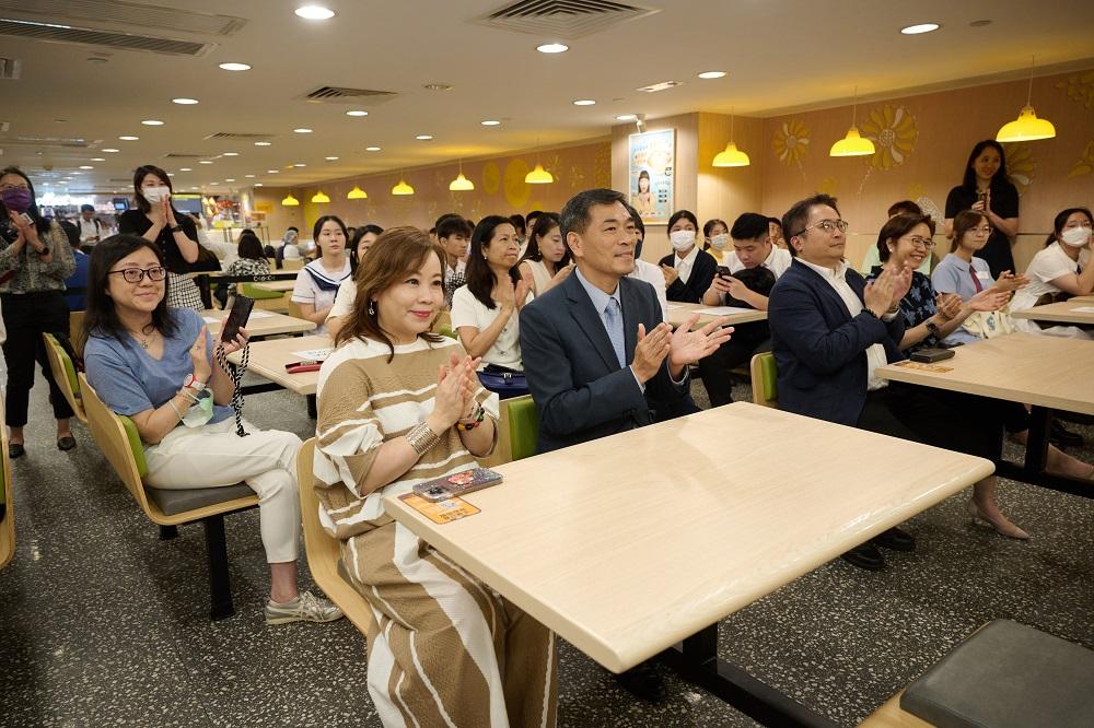 是次計劃大家樂集團向九龍倉集團創辦的「學校起動」計劃網絡內的82間中學提供資助。