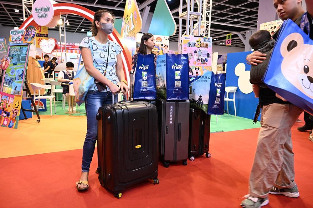 不少爸媽都滿載而歸。