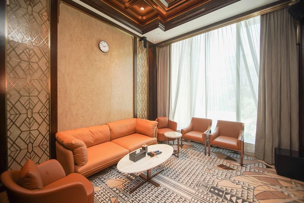 何文田傲玟會所 室內泥地網球場極罕見 每呎管理費要幾多?|多圖