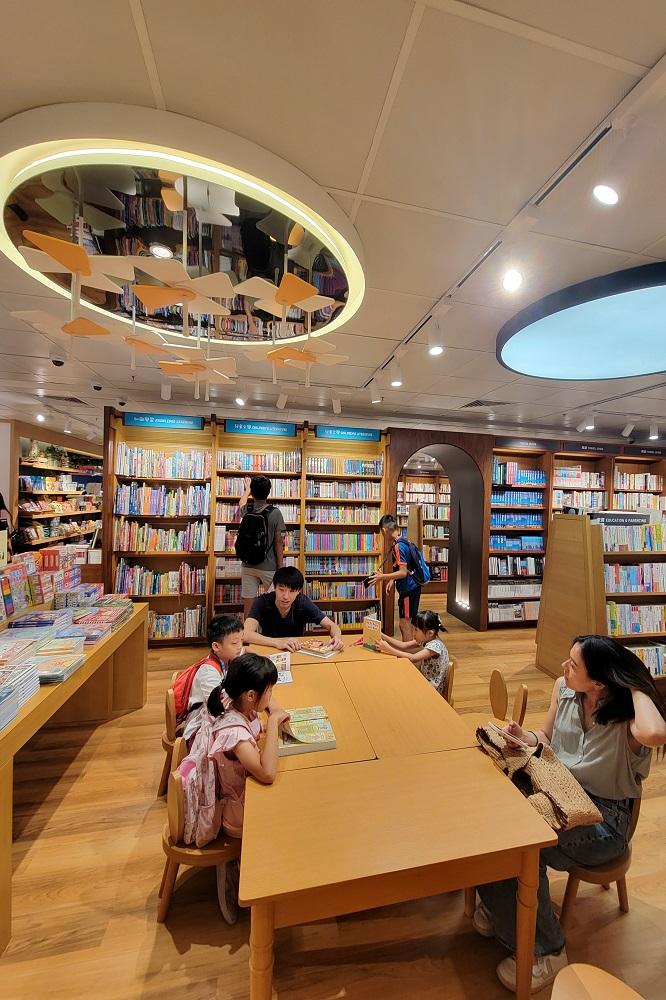 又一城誠品開幕|特色拱門設計及童趣兒童館