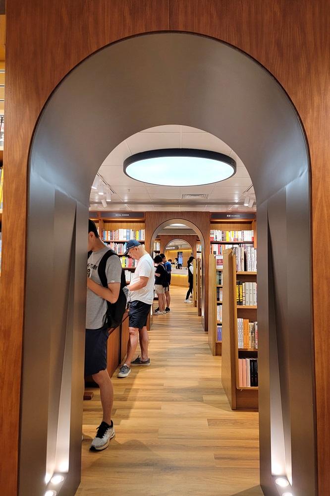 又一城誠品開幕|特色拱門設計及童趣兒童館