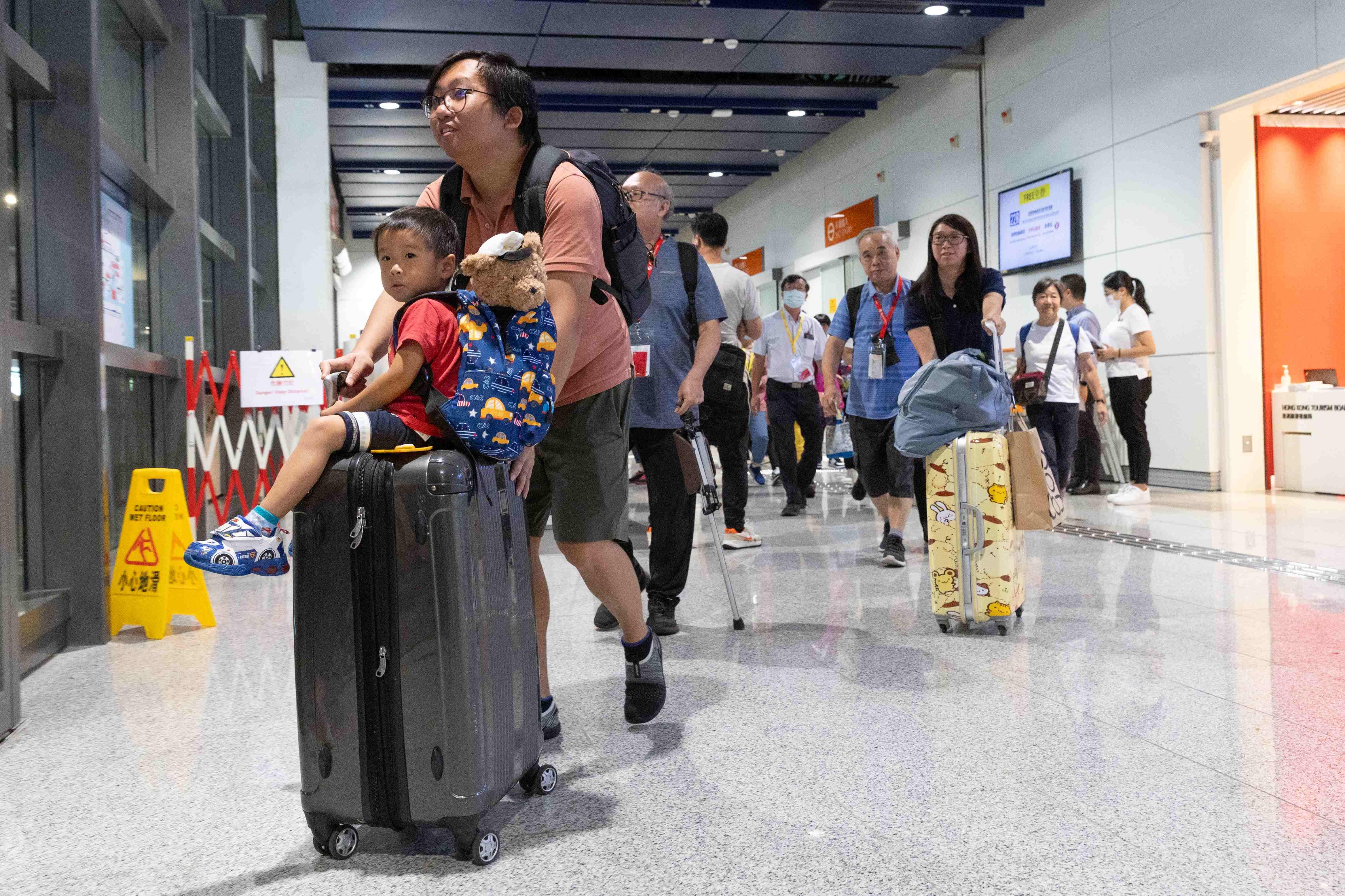 啟德 啟德郵輪碼頭交通改善措施及旅客到港情況