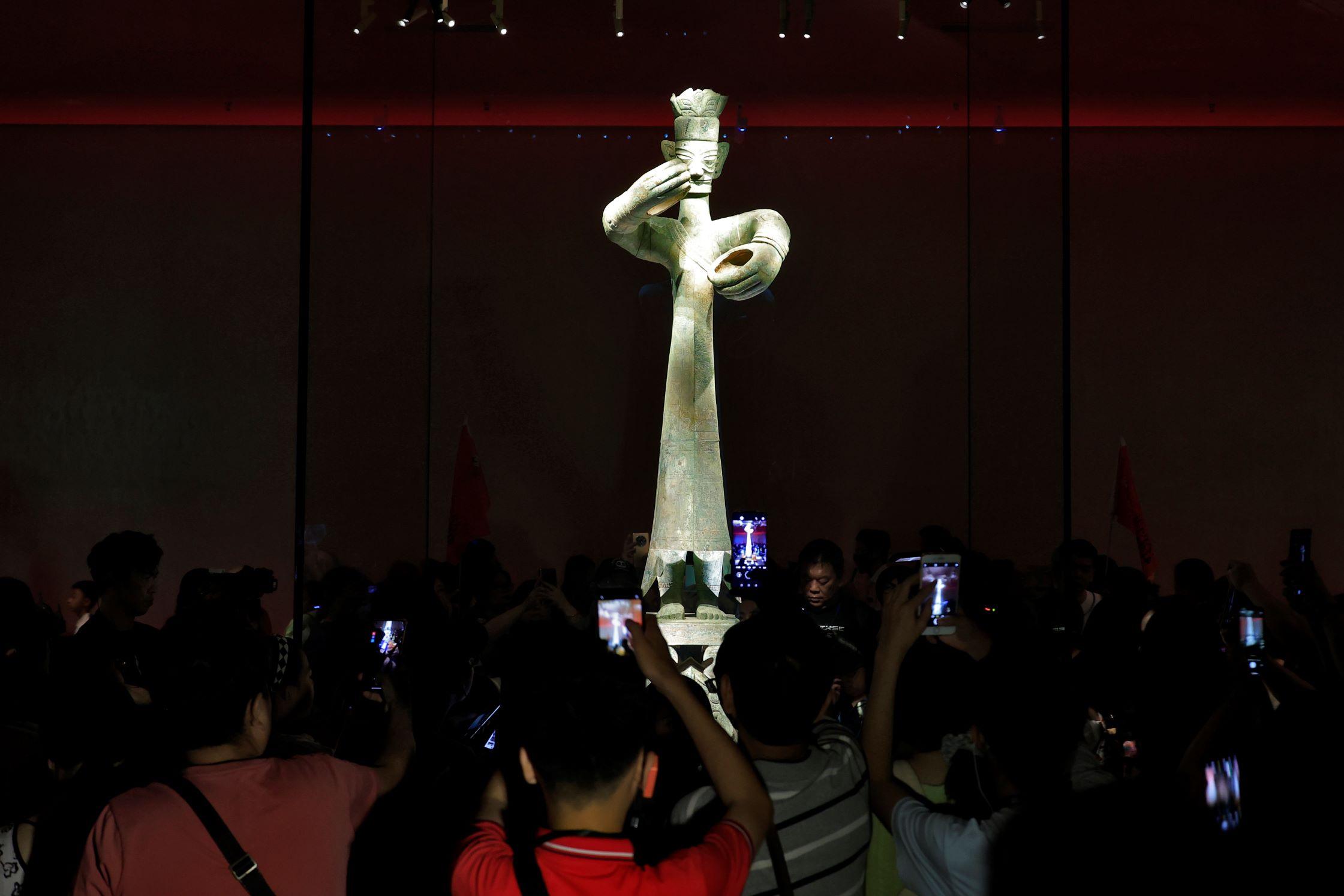 新館裡面有多件國寶級文物,其中「青銅大立人像」更是鎮館之寶。(林俊源攝)