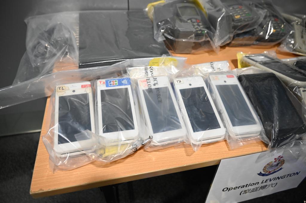 警方在「犁庭掃穴」行動中檢獲不同證物。
