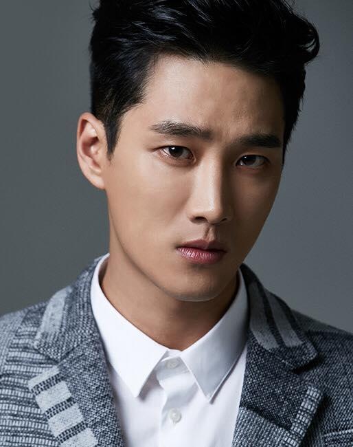 安普賢與Jisoo@Blackpink公開拍拖。