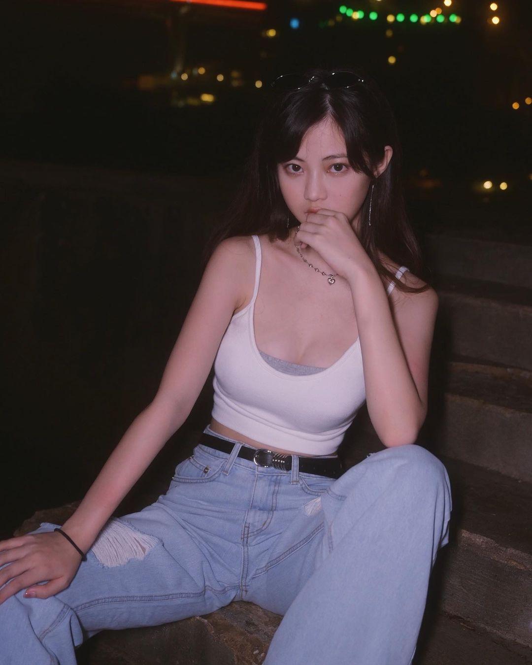 「港版周子瑜」區明妙IG靚相。(區明妙IG)