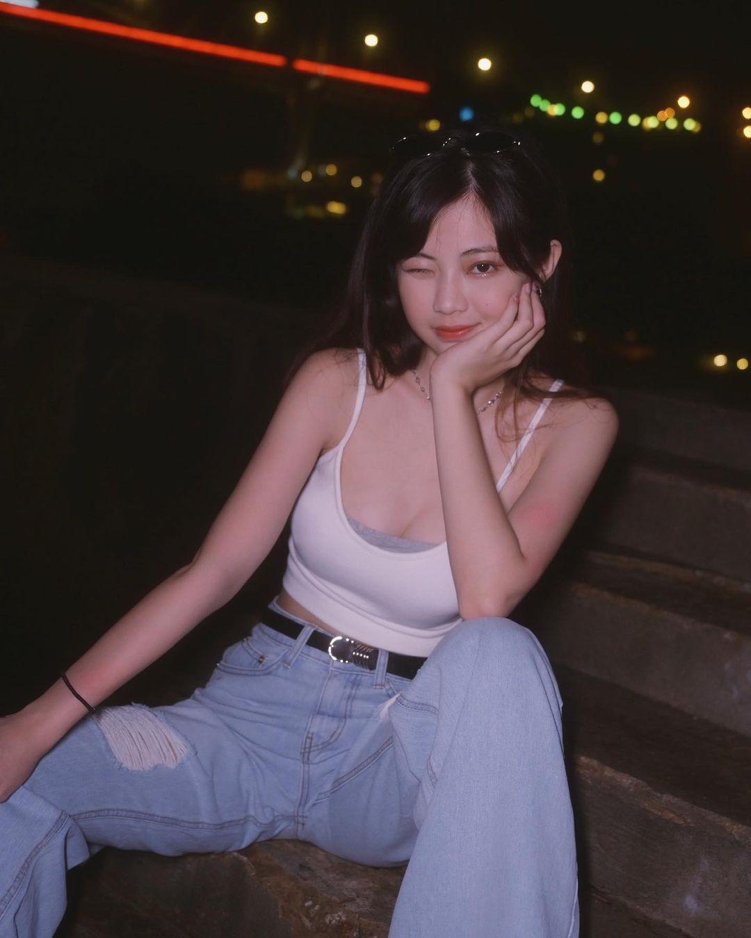 「港版周子瑜」區明妙IG靚相。(區明妙IG)