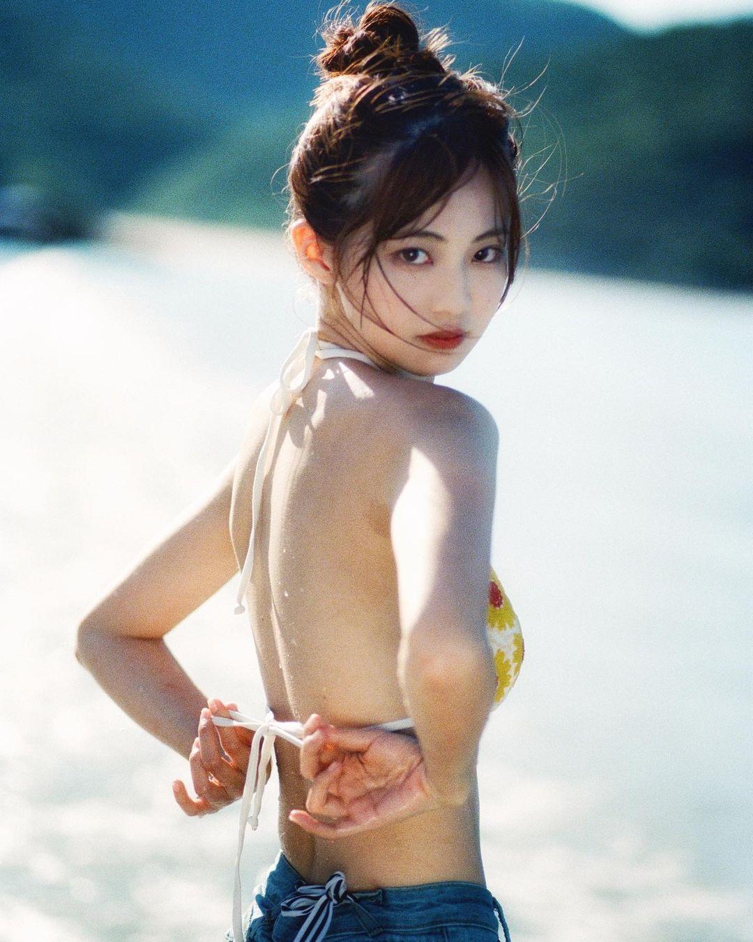 「港版周子瑜」區明妙IG靚相。(區明妙IG)