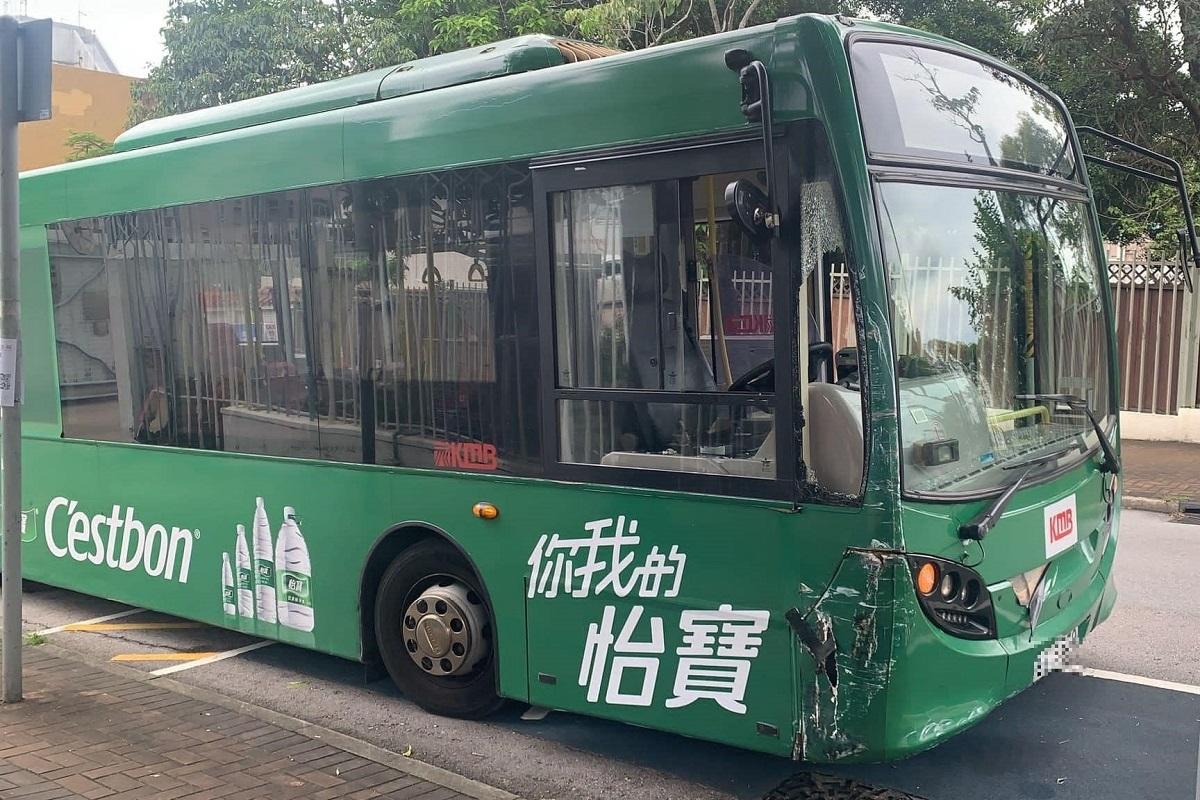 廣播道發生交通意外,涉事九巴左邊車頭損毀。(網上圖片)