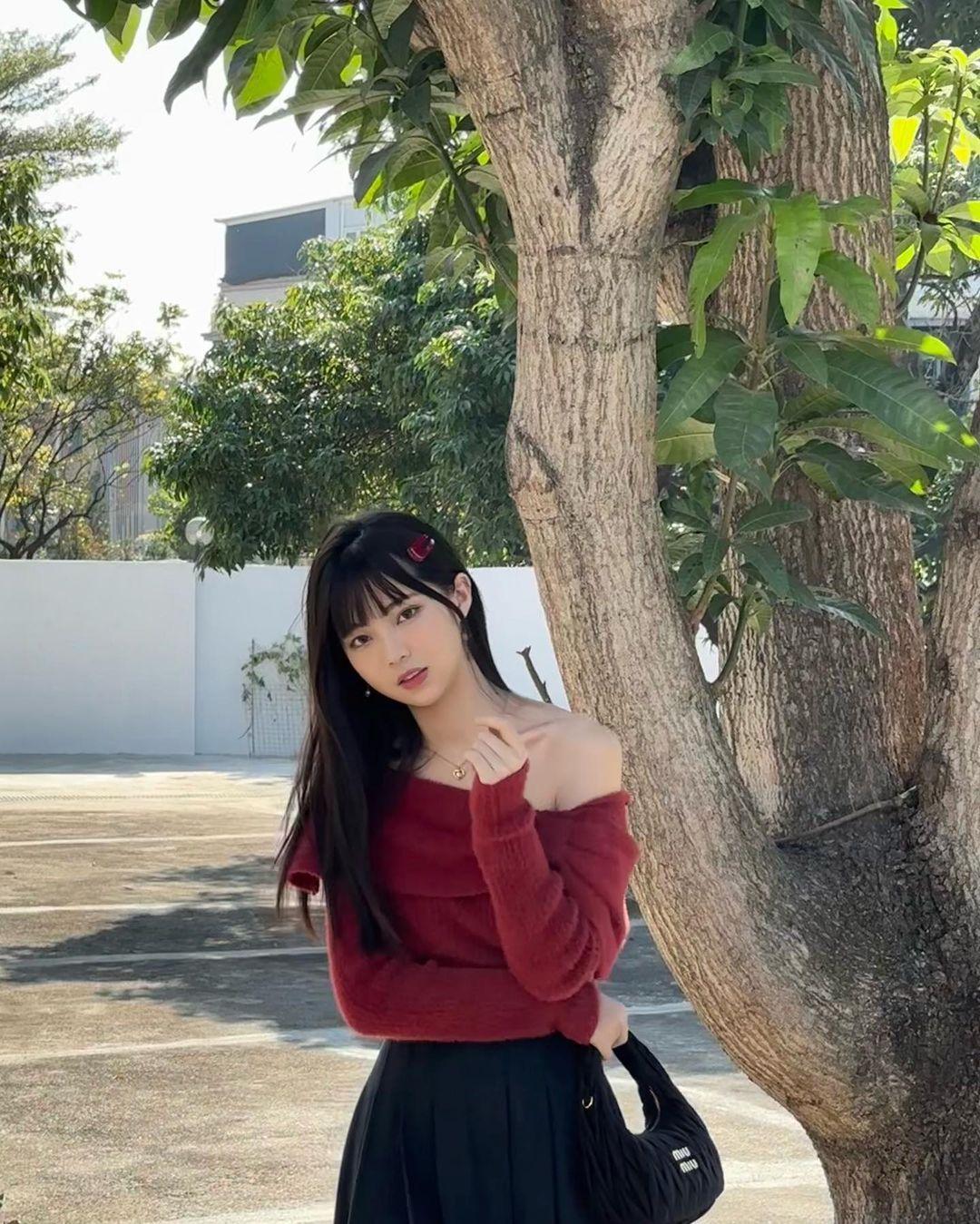 「港版周子瑜」區明妙IG靚相。(區明妙IG)