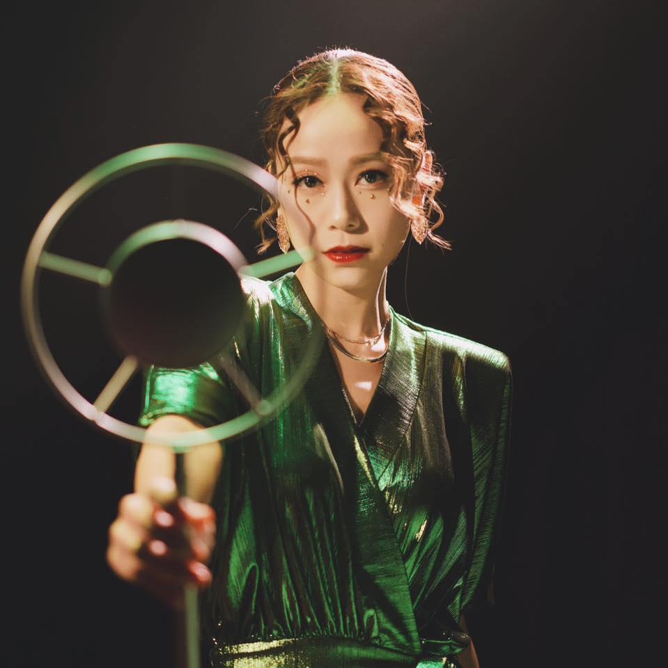 黃心穎今年在社文網站活躍,不時上載工作照。(黃心穎 FB)