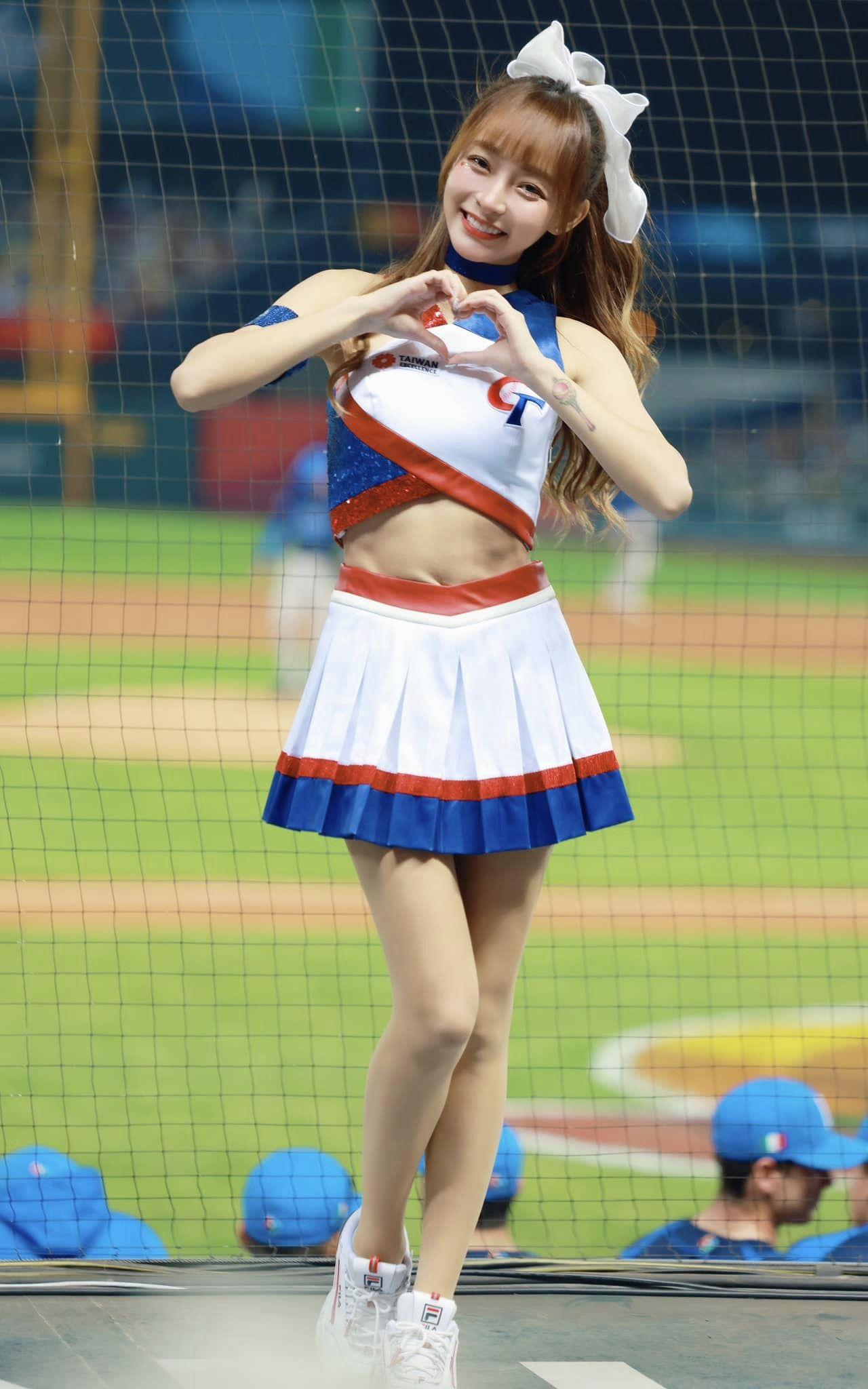 身高1.6米的林襄為樂天女孩啦啦隊主將。(林襄IG)