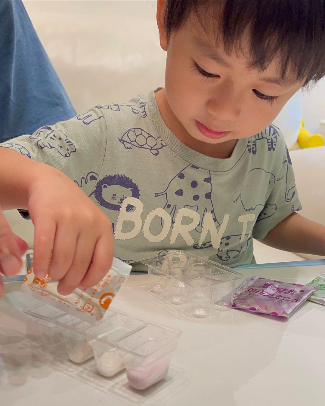 玩得又食得│知育菓子不但外型新奇有趣,更將各式生活場景及大型節慶融入其中,讓玩家可以在DIY動手製作糖果的過程中,同時增加智慧。