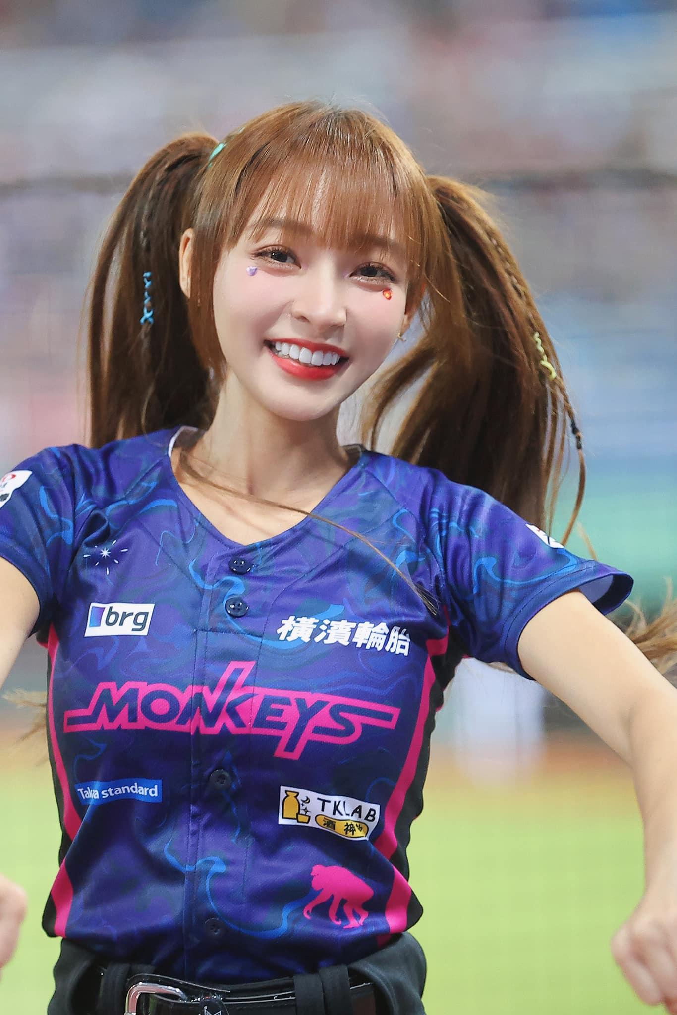 身高1.6米的林襄為樂天女孩啦啦隊主將。(林襄IG)