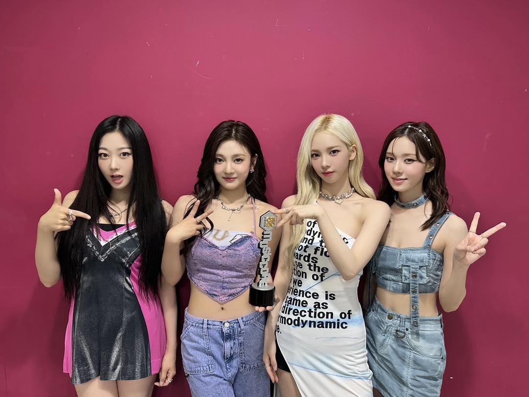 aespa由Ningning、Karina、Giselle、Winter組成。