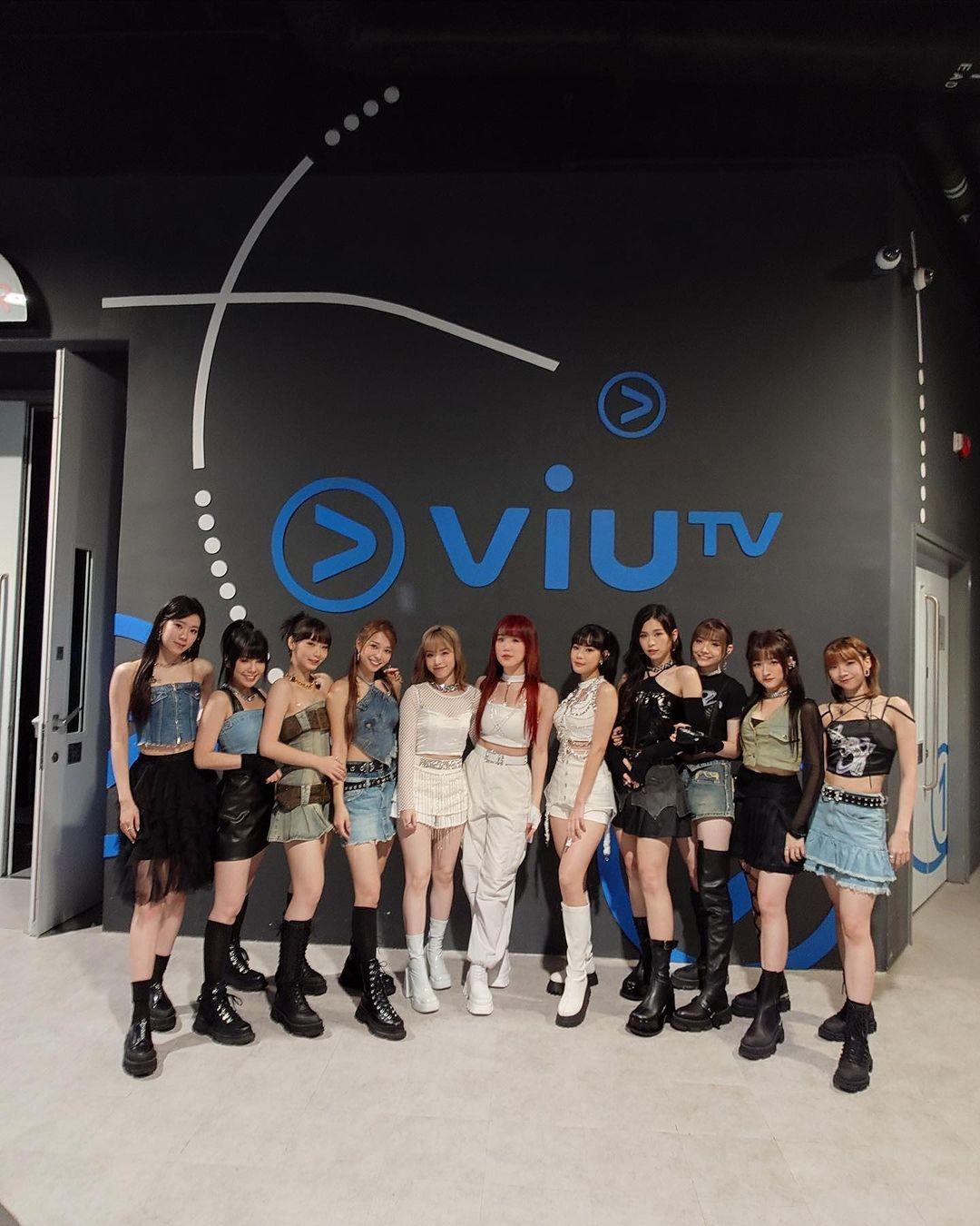 EOS由Hazelle、Summer、Loky組成,首上《Chill Club》與Lolly Talk落力跳唱獲讚