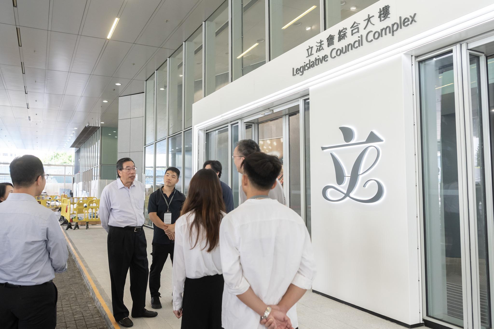 Ray Online|立法會美化工程 梁君彥指「鼓底」入口化身成打卡位(梁君彥Facebook圖片)