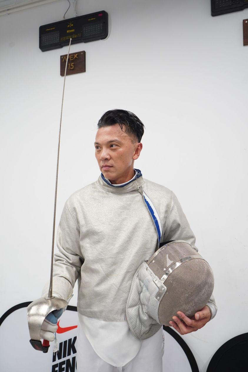 Ray Online|議員「三劍合壁」 全副裝備參加劍擊表演賽