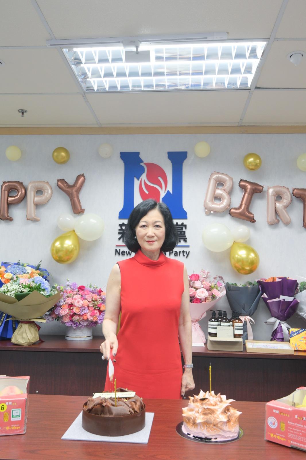 今日是葉劉73歲生日。(葉劉淑儀FB)