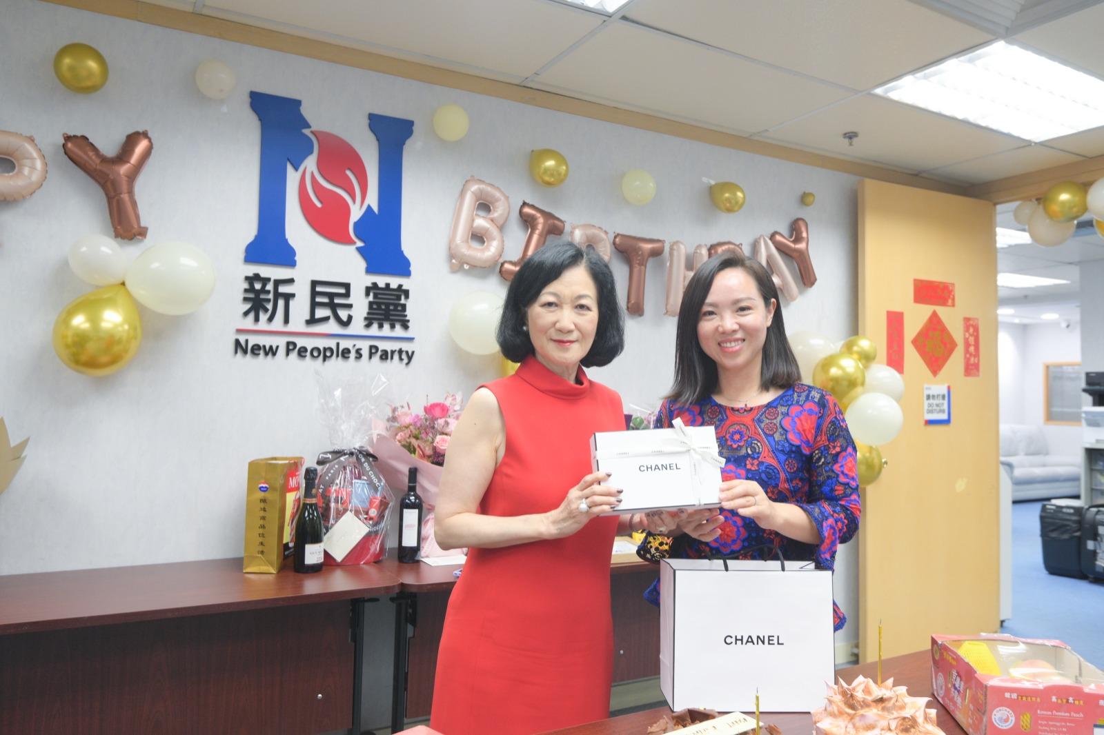 今日是葉劉73歲生日。(葉劉淑儀FB)