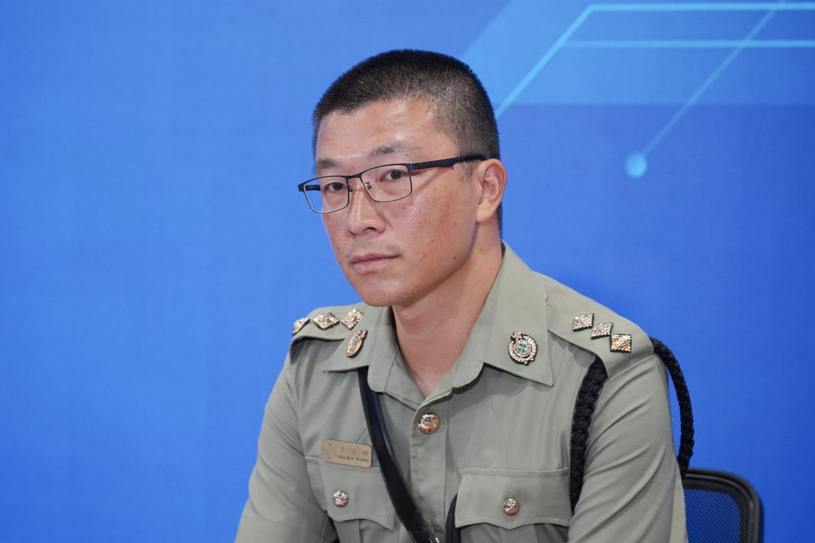 港口及海域科貨櫃貨物檢查組指揮官王紀翔交代案情。(李睿哲攝)